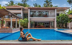 Saffronstays Casa Del Palms - 8Br Luxury Pool Villa With Gazebo, Pickleball, Bar & Lawns Near Nagaon Beach